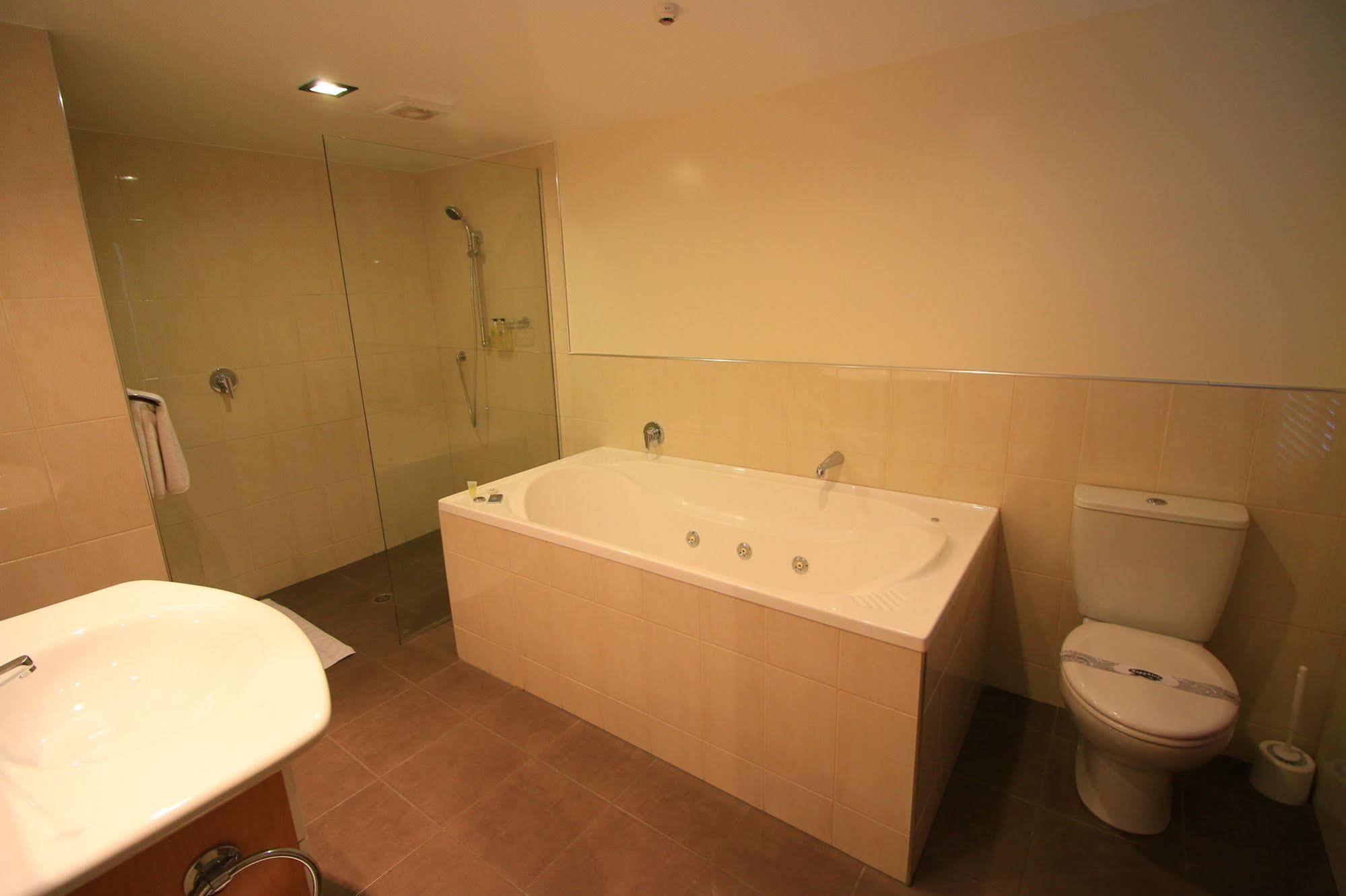 Fitzherbert Regency Motor Lodge 파머스턴노스 외부 사진
